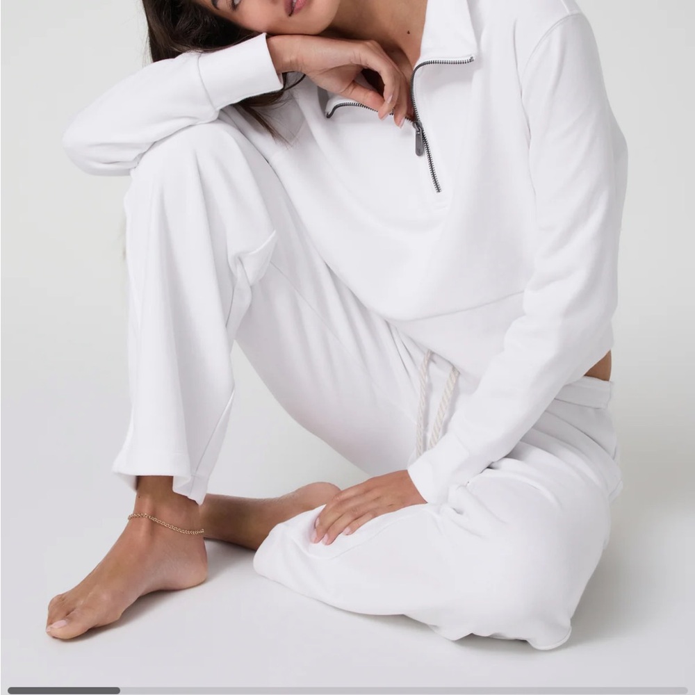 Vuori Women's White Sedona Half Zip Sweatshirt